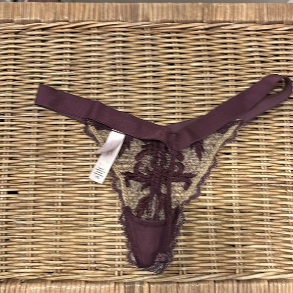 Victoria secret bra and panty set NWOT! Never worn was given as a gift - Picture 4 of 9